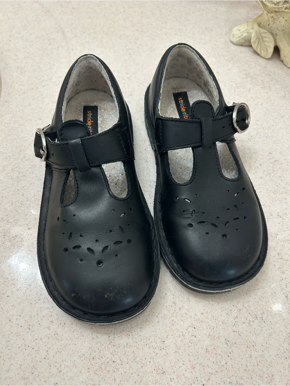 Stride Rite Navy Leather T-Strap Mary Jane Shoes size girl’s 12M. Not toddlers.